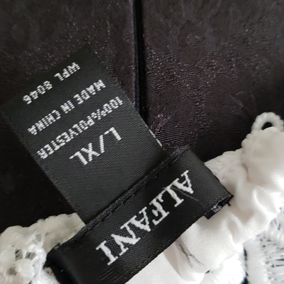 ALFANI Graphic Blooms Eyelet floral white Lace Belle Sleeve Top New with tags XL - Picture 5 of 9